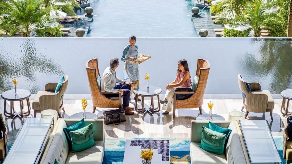 Aria Bay 25 Trải nghiệm ẩm thực tinh hoa trong không gian nhà hàng sang trọng, nơi dịch vụ đẳng cấp hòa cùng cảnh quan tuyệt mỹ.