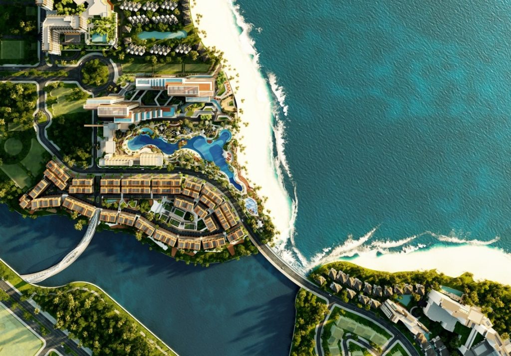 Aria Bay 12 Phối cảnh nhìn từ trên cao dự án Aria Bay tại Marina Bayfront District Hạ Long, nổi bật với khu nghỉ dưỡng, hồ bơi lớn, dãy biệt thự hướng biển và không gian xanh liền kề bãi biển riêng.